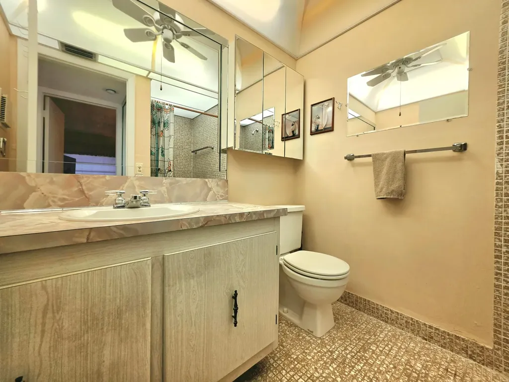 719 Flanders O Delray Beach FL 33484