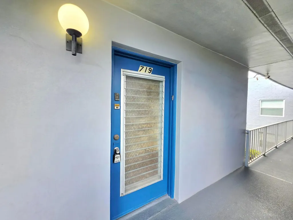 719 Flanders O Delray Beach FL 33484