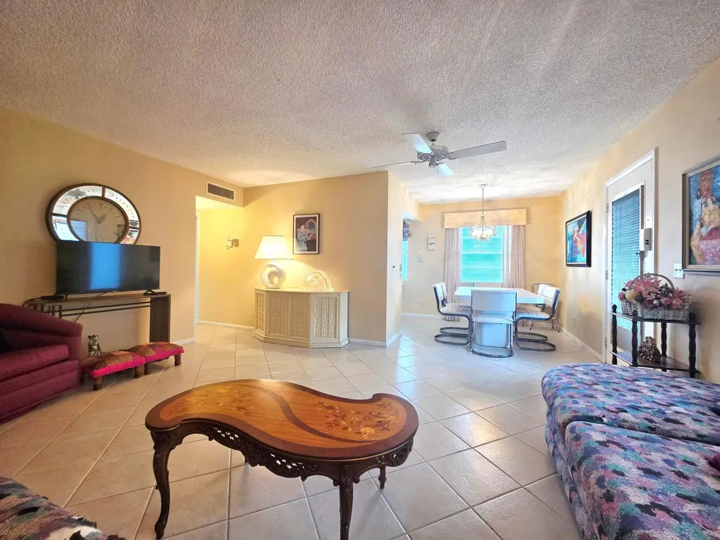 719 Flanders O Delray Beach FL 33484