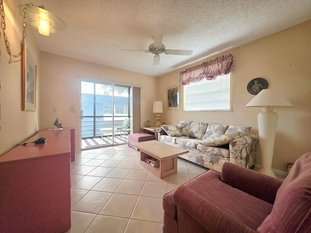 719 Flanders O Delray Beach FL 33484