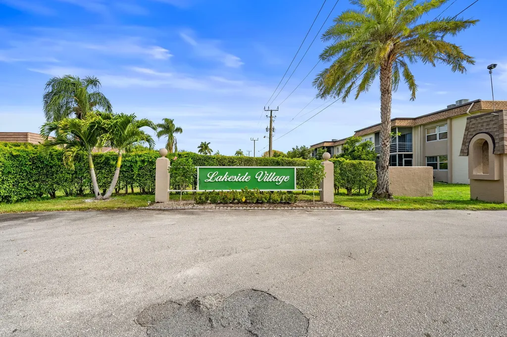 752 Lori Drive Palm Springs FL 33461