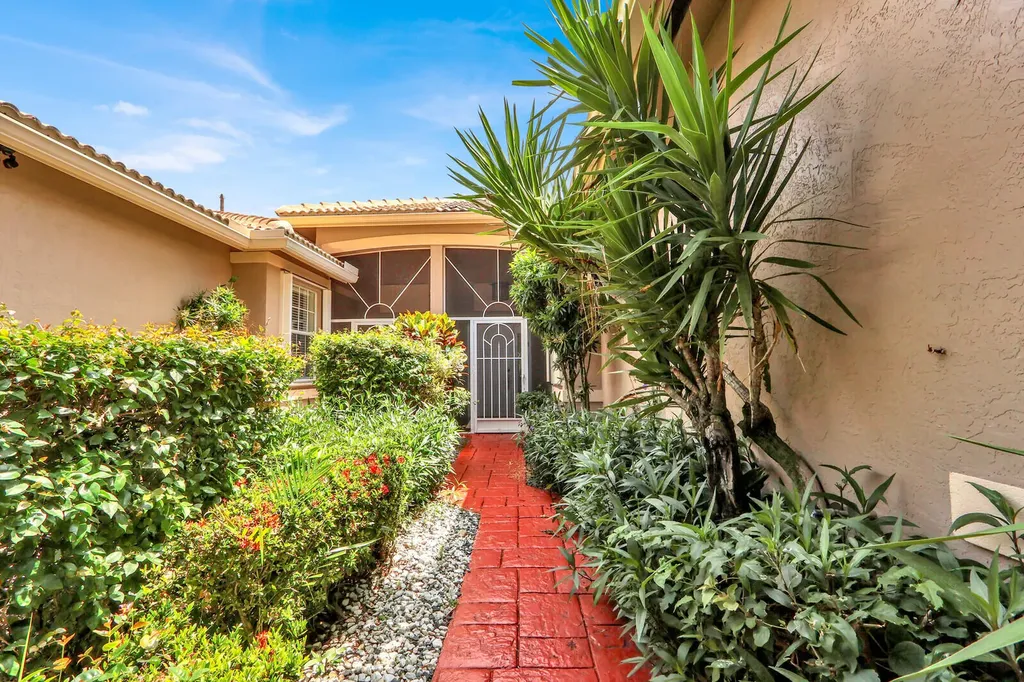 9531 Crescent View Drive N Boynton Beach FL 33437