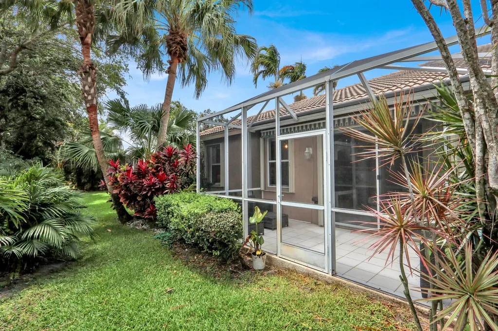 9531 Crescent View Drive N Boynton Beach FL 33437