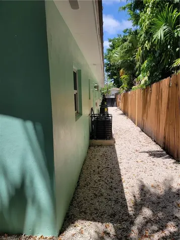 1010 NW 3rd Avenue Hallandale Beach FL 33009