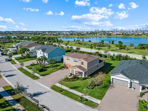 19420 Broad Shore Walk Loxahatchee FL 33470