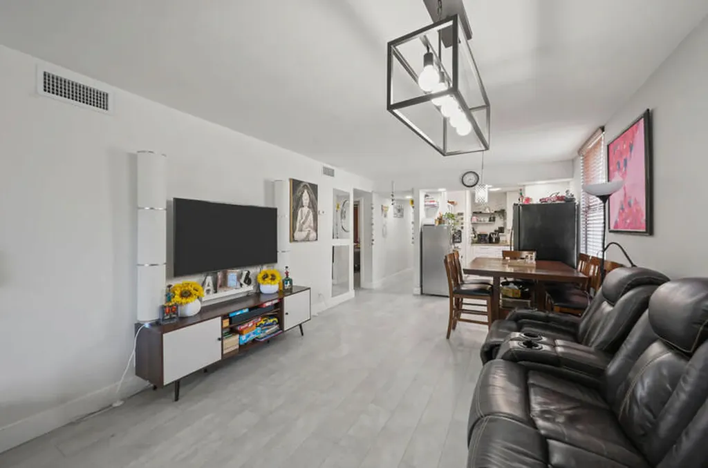 8421 Forest Hills Drive Coral Springs FL 33065