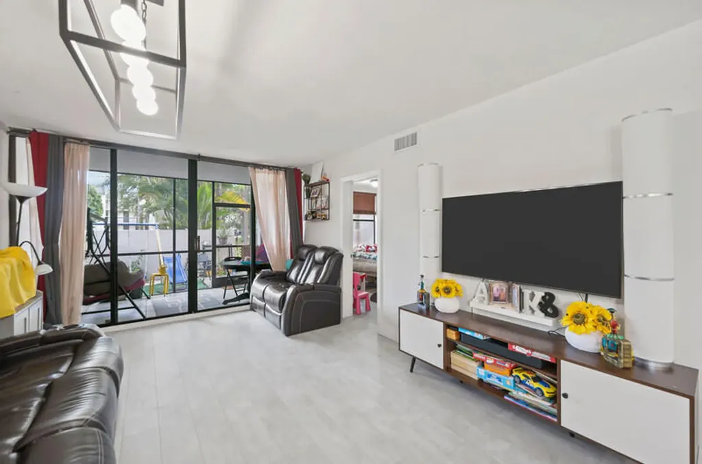 8421 Forest Hills Drive Coral Springs FL 33065