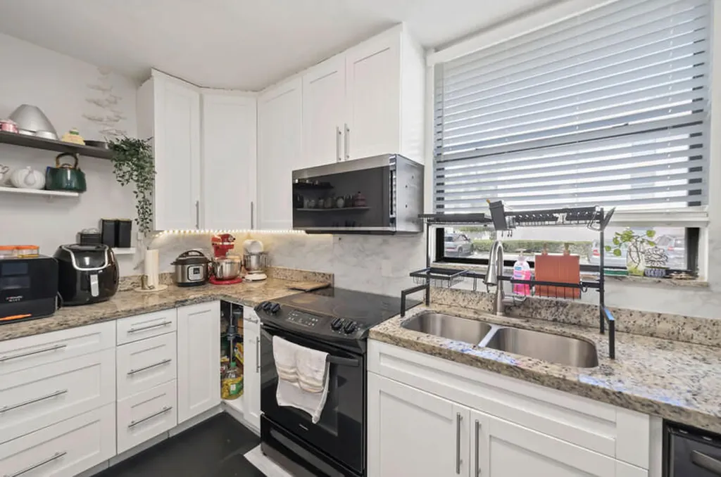 8421 Forest Hills Drive Coral Springs FL 33065