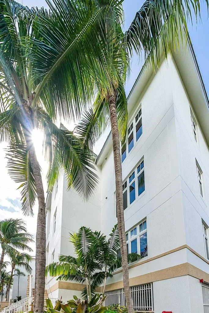182 Lake Drive Palm Beach Shores FL 33404