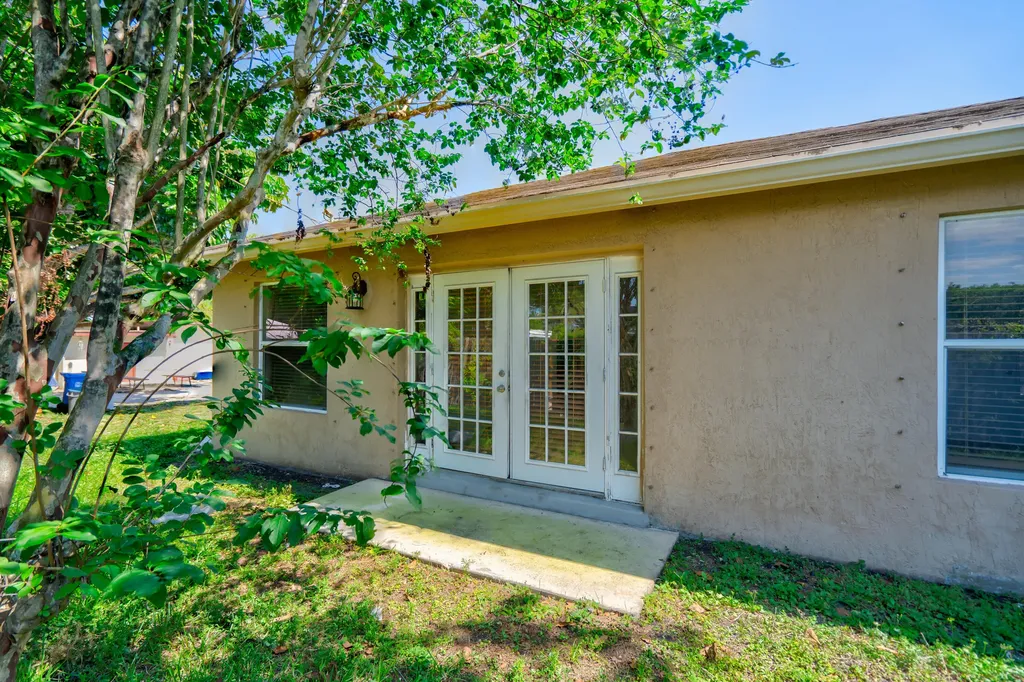 2241 NW 3rd Street Pompano Beach FL 33069
