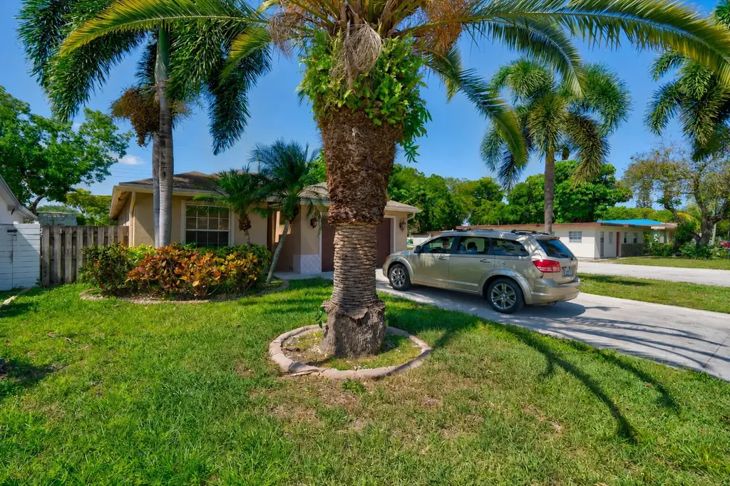 2241 NW 3rd Street Pompano Beach FL 33069