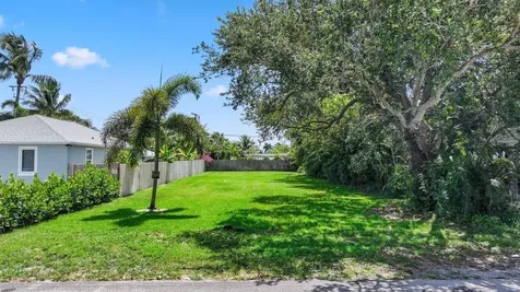 614 N 5th Street Lantana FL 33462
