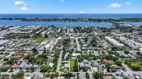614 N 5th Street Lantana FL 33462