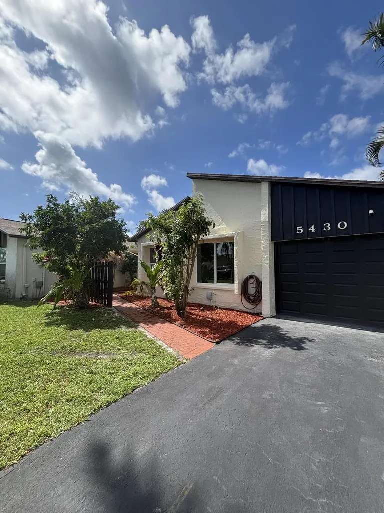 5430 Mirror Lakes Boulevard Boynton Beach FL 33472