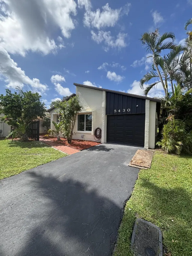 5430 Mirror Lakes Boulevard Boynton Beach FL 33472