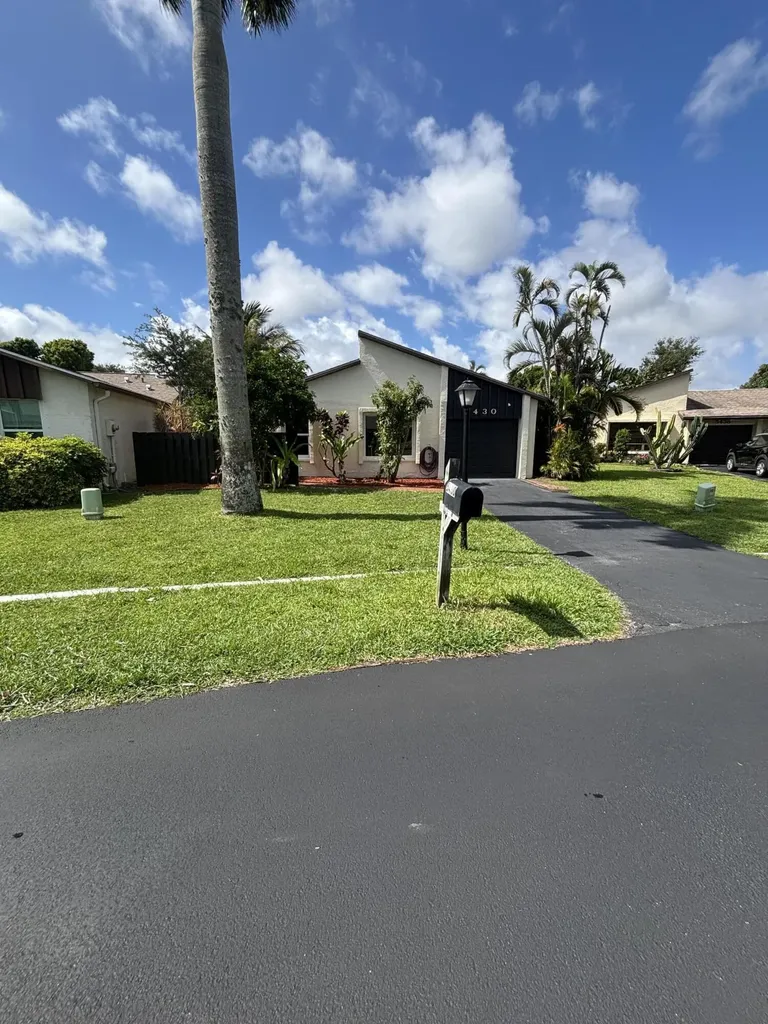 5430 Mirror Lakes Boulevard Boynton Beach FL 33472