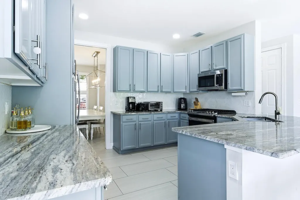 573 Cocoplum Drive Drive E Jupiter FL 33458