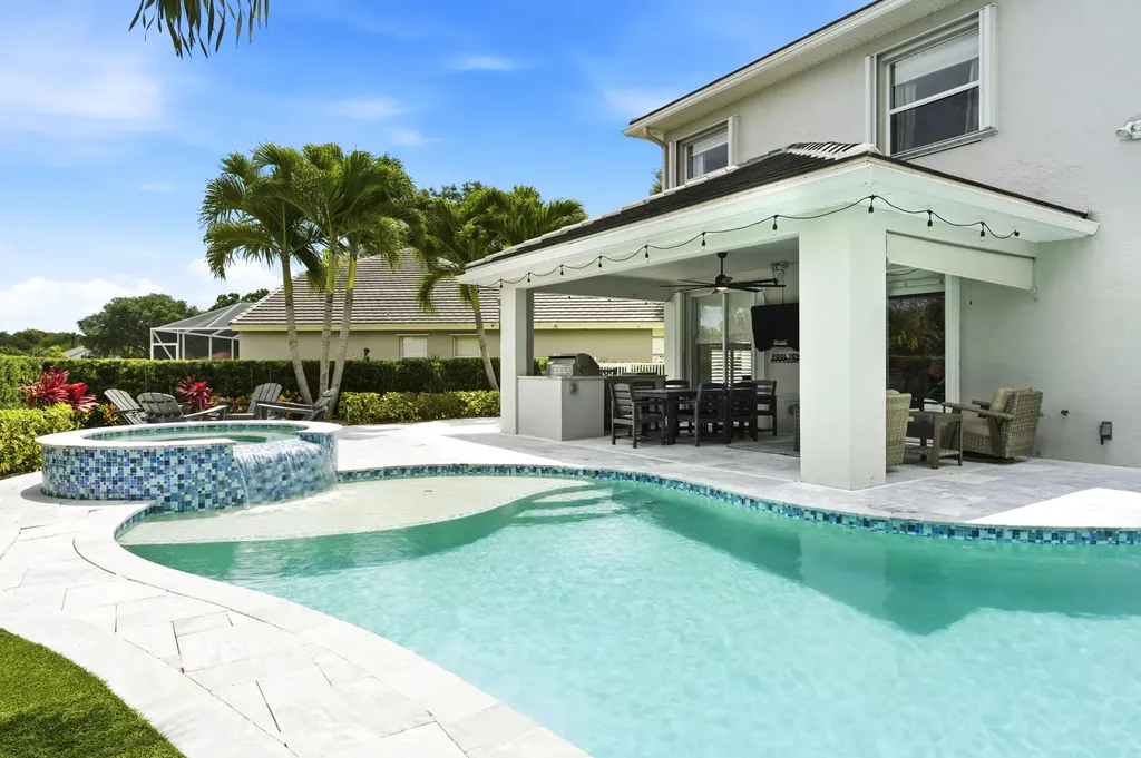 573 Cocoplum Drive Drive E Jupiter FL 33458