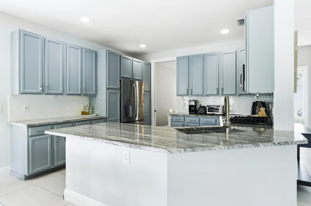 573 Cocoplum Drive Drive E Jupiter FL 33458