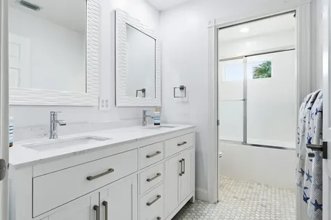 573 Cocoplum Drive Drive E Jupiter FL 33458