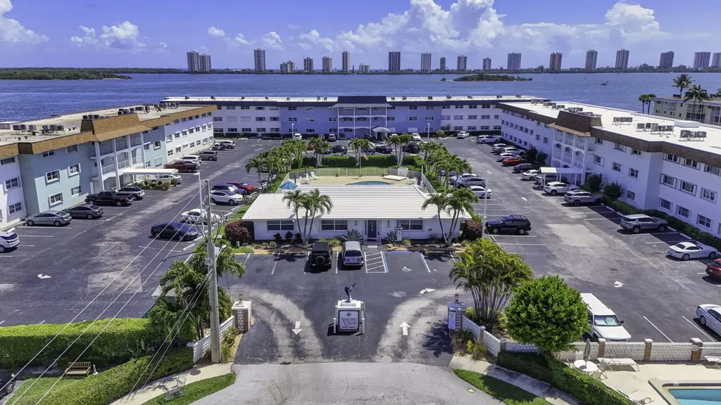 111 Shore Court North Palm Beach FL 33408