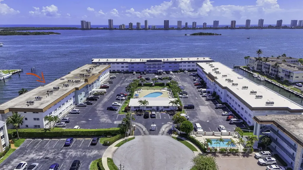 111 Shore Court North Palm Beach FL 33408