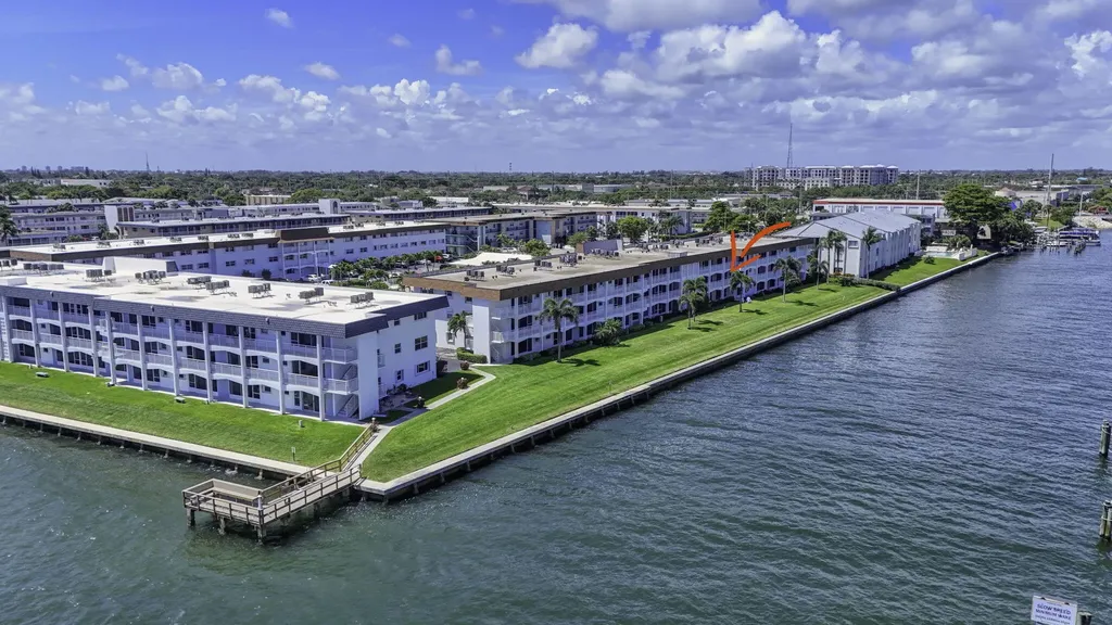 111 Shore Court North Palm Beach FL 33408