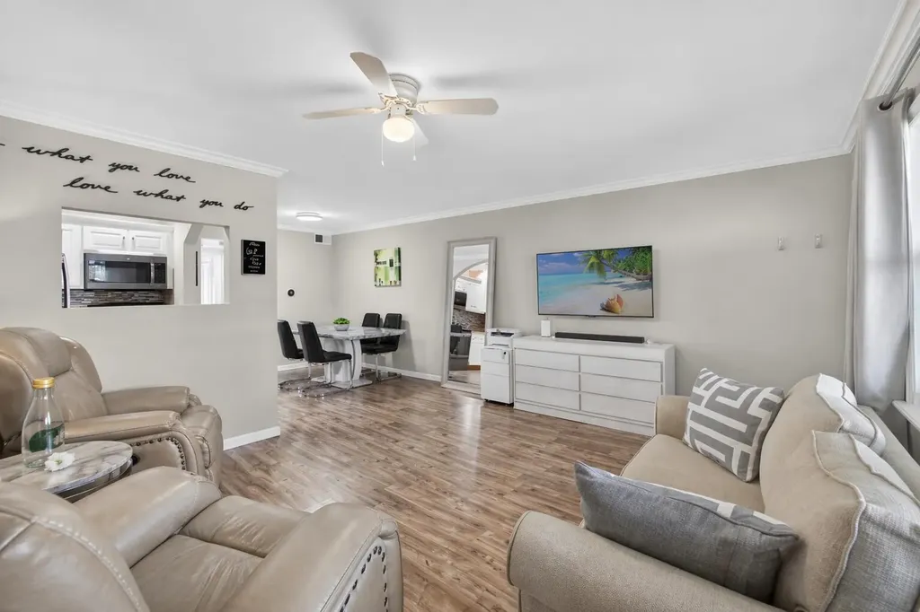 111 Shore Court North Palm Beach FL 33408