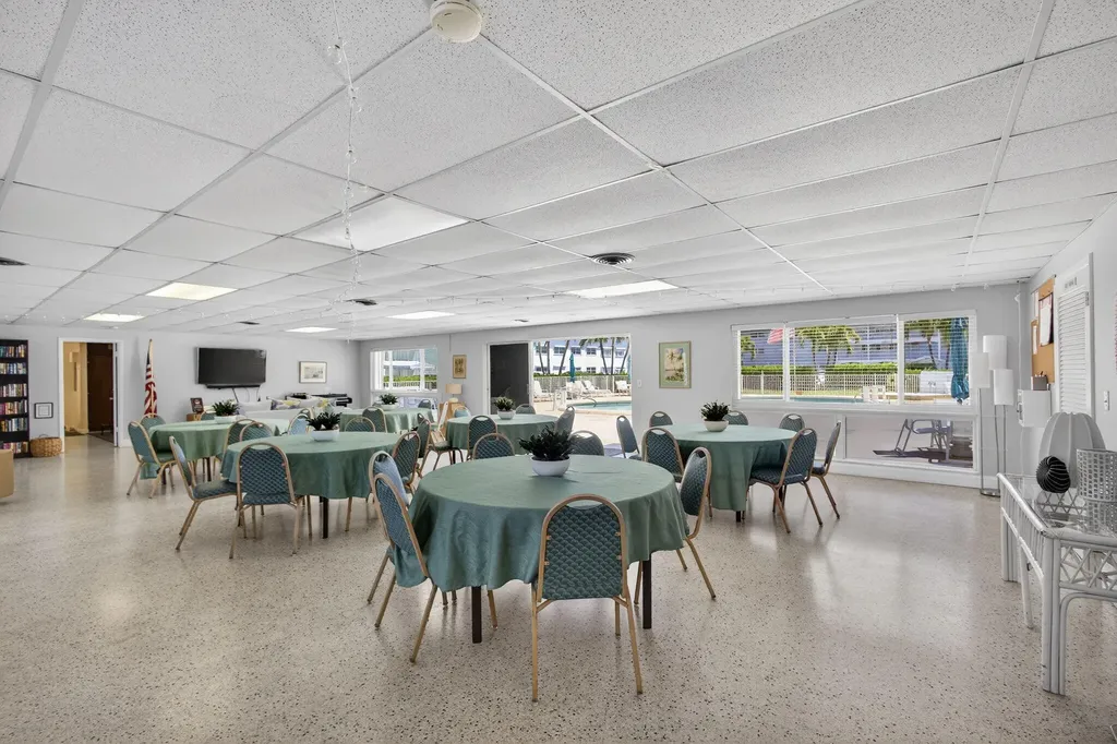 111 Shore Court North Palm Beach FL 33408