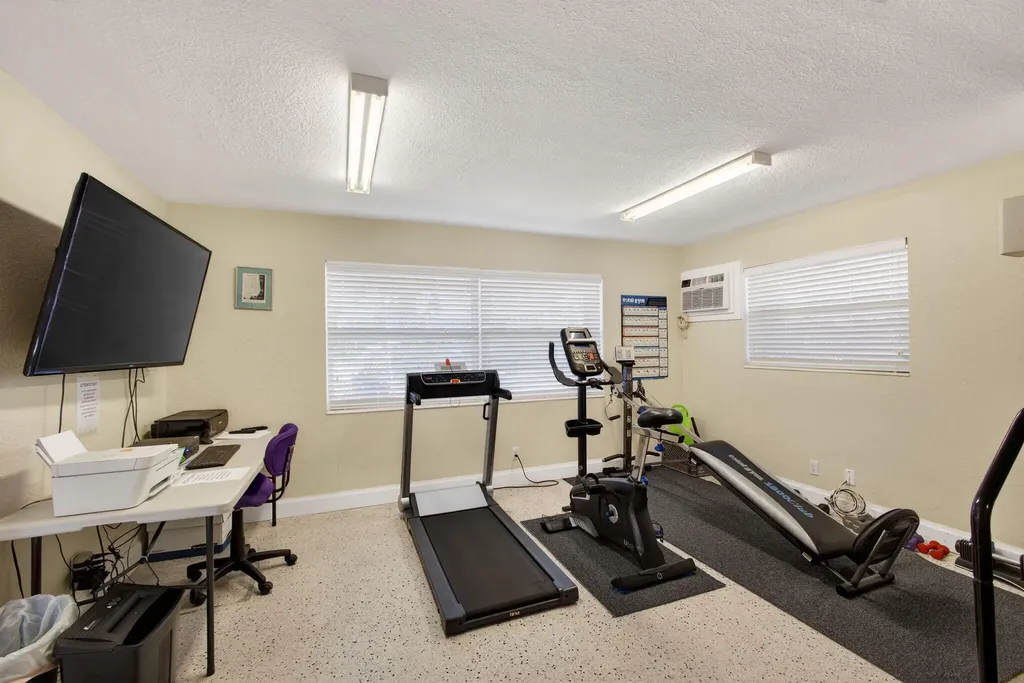 111 Shore Court North Palm Beach FL 33408