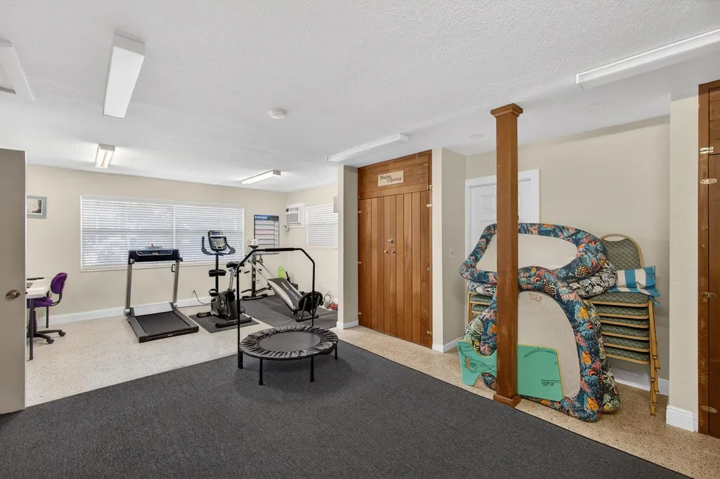 111 Shore Court North Palm Beach FL 33408