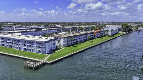 111 Shore Court North Palm Beach FL 33408