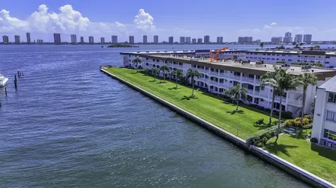 111 Shore Court North Palm Beach FL 33408