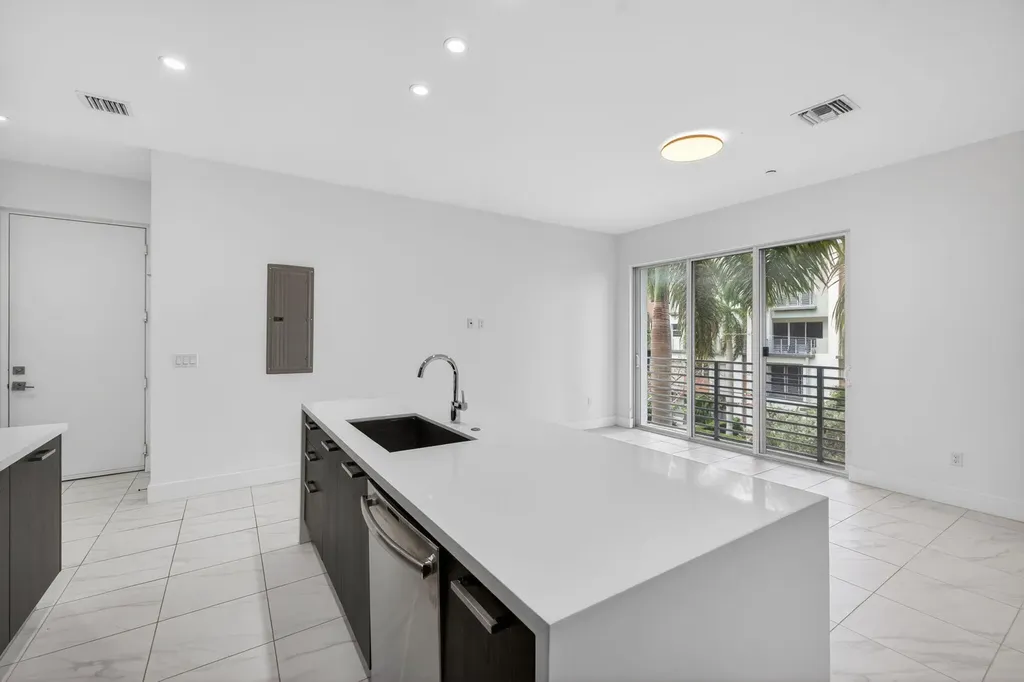 1044 NE 18th Avenue Fort Lauderdale FL 33304
