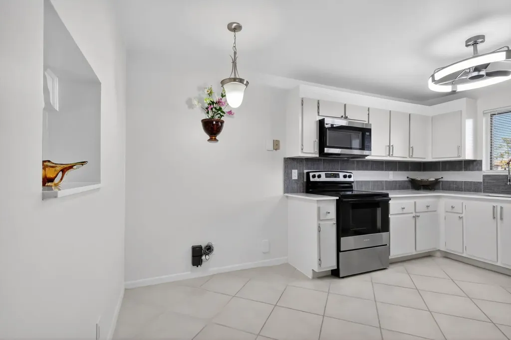7770 Tahiti Lane Lake Worth FL 33467