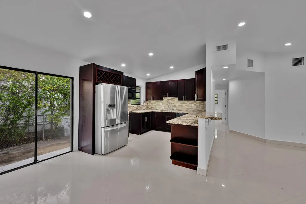 17551 NE 5th Avenue North Miami Beach FL 33162