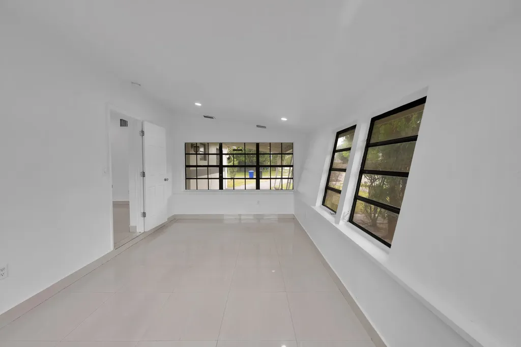 17551 NE 5th Avenue North Miami Beach FL 33162