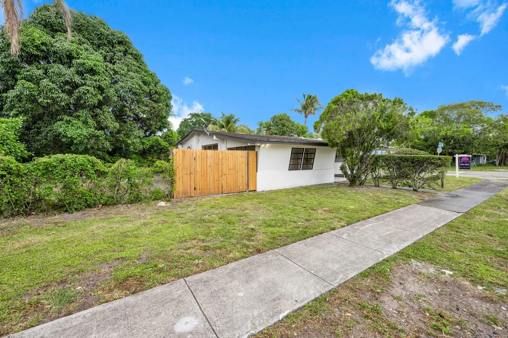 17551 NE 5th Avenue North Miami Beach FL 33162