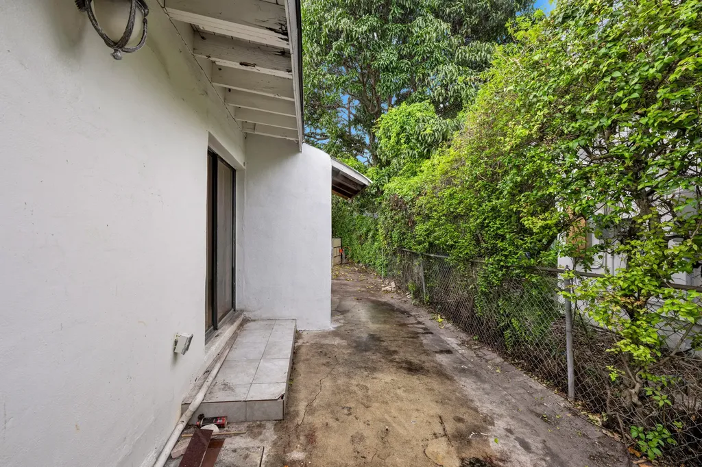 17551 NE 5th Avenue North Miami Beach FL 33162