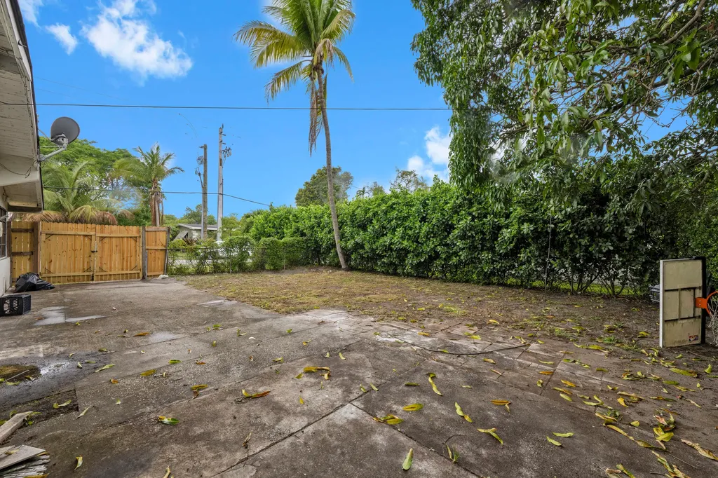 17551 NE 5th Avenue North Miami Beach FL 33162