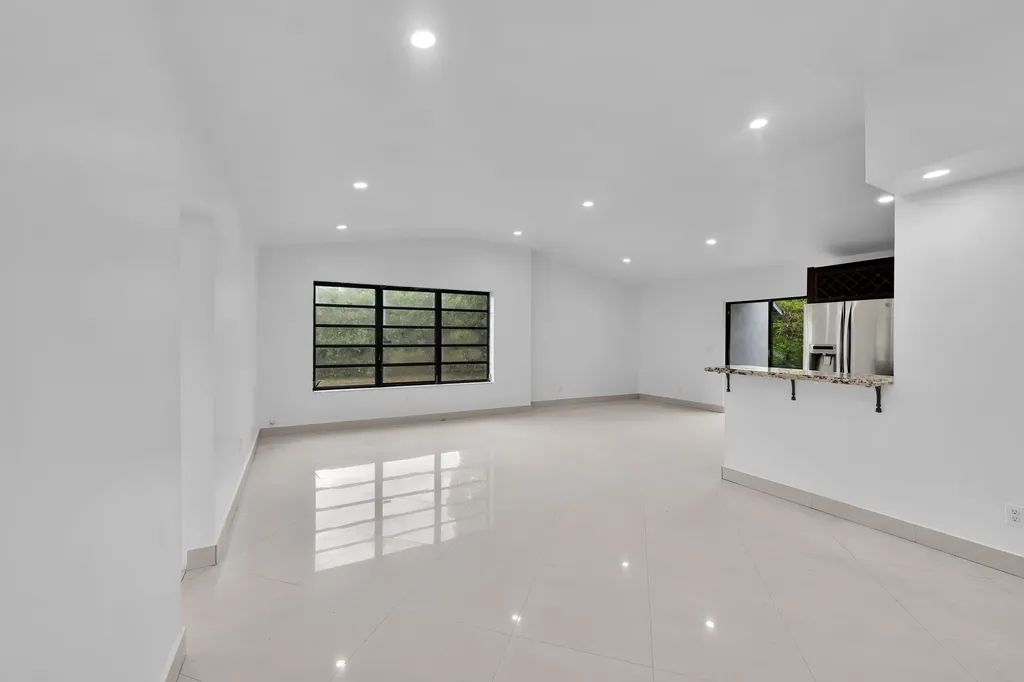 17551 NE 5th Avenue North Miami Beach FL 33162