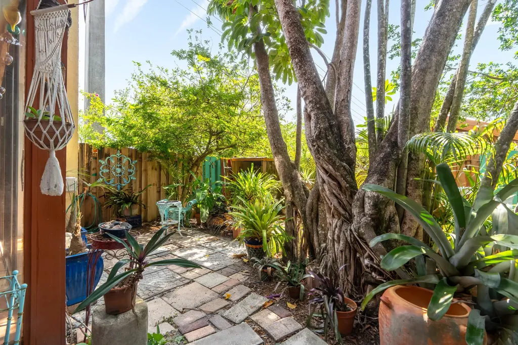 6101 NW 32nd Way Fort Lauderdale FL 33309