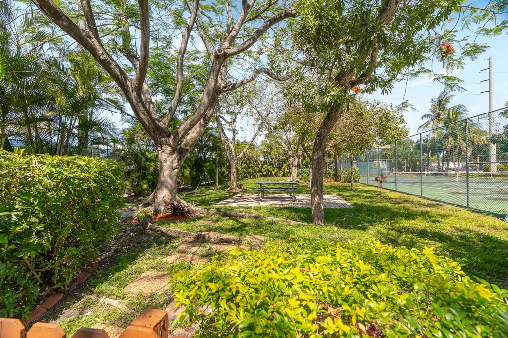 6101 NW 32nd Way Fort Lauderdale FL 33309