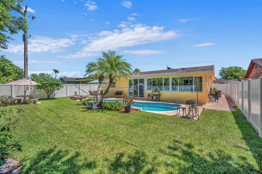 9341 SW 1st Place Boca Raton FL 33428