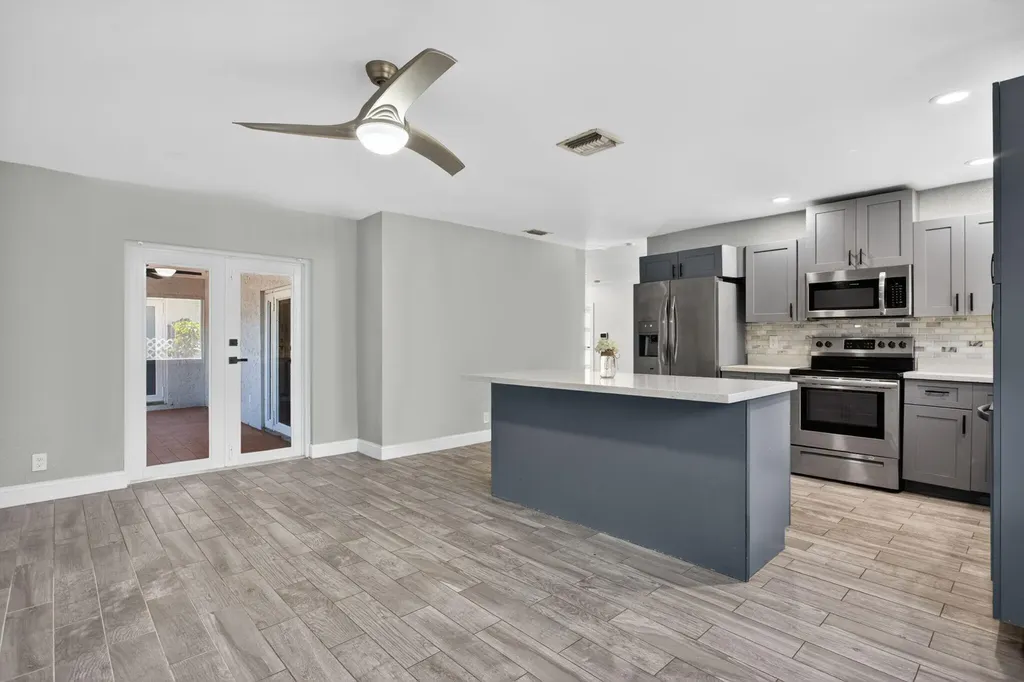 7504 NW 40th Place Coral Springs FL 33065