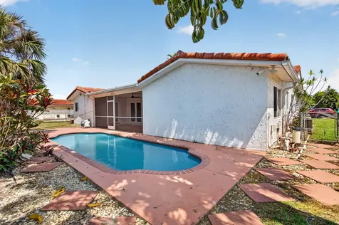 7504 NW 40th Place Coral Springs FL 33065