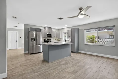 7504 NW 40th Place Coral Springs FL 33065