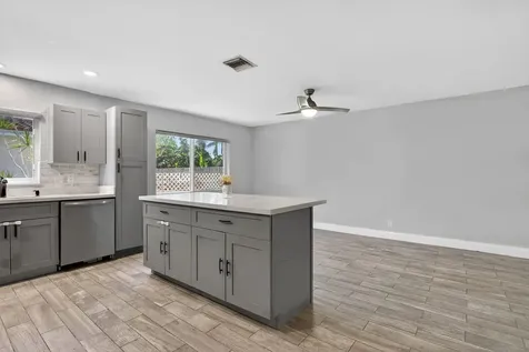 7504 NW 40th Place Coral Springs FL 33065