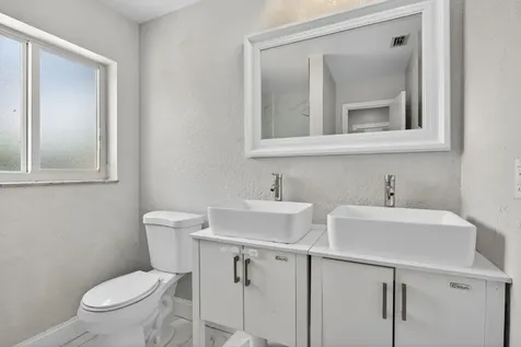 7504 NW 40th Place Coral Springs FL 33065