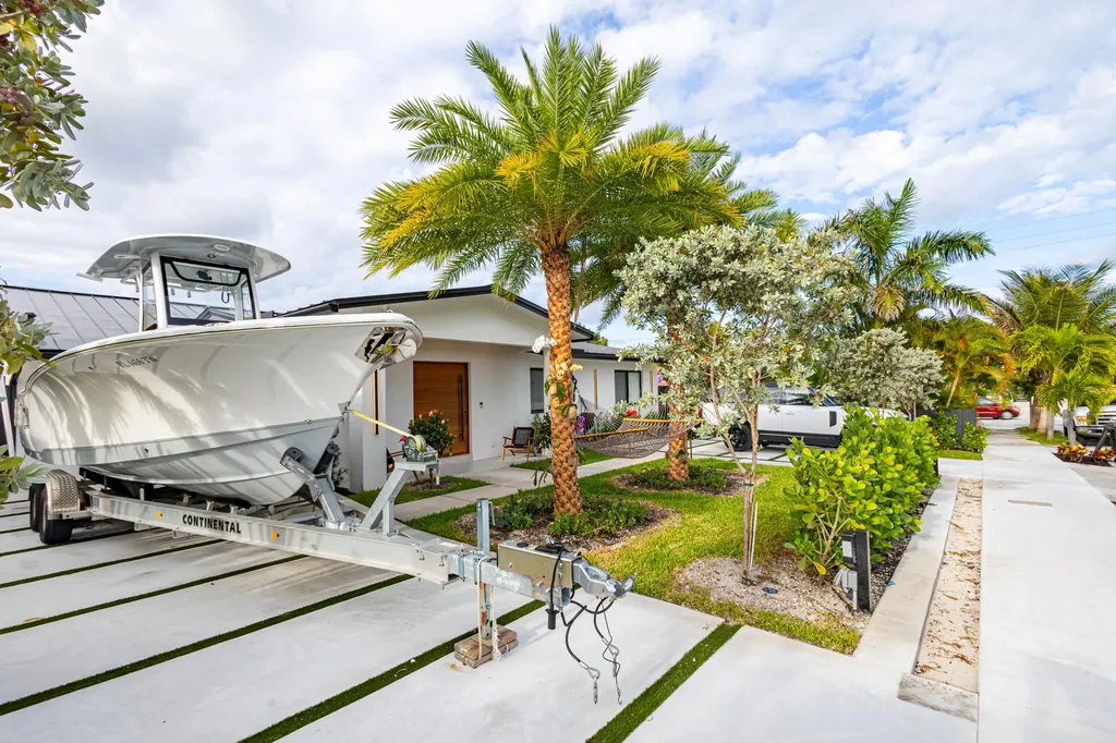 807 Hollywood Place West Palm Beach FL 33405